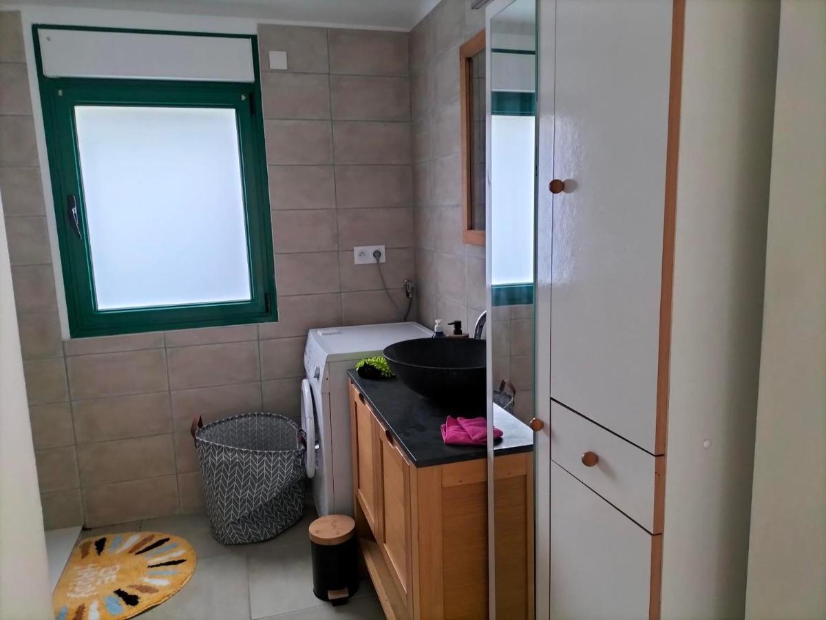 Appartement Au Centre Ville Avec Un Beau Jardin Prive Lannion Exterior photo